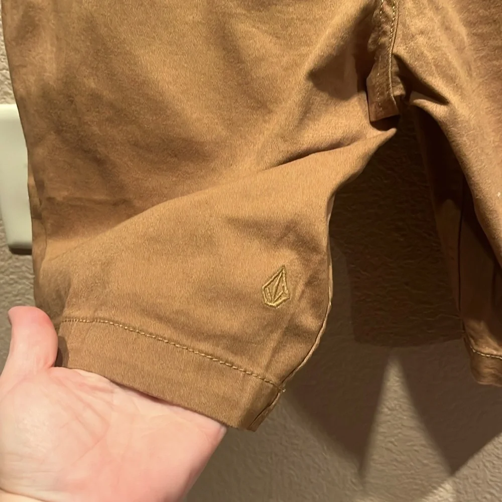 New Volcom Men’s Khaki Brown Shorts Size 30 NWT